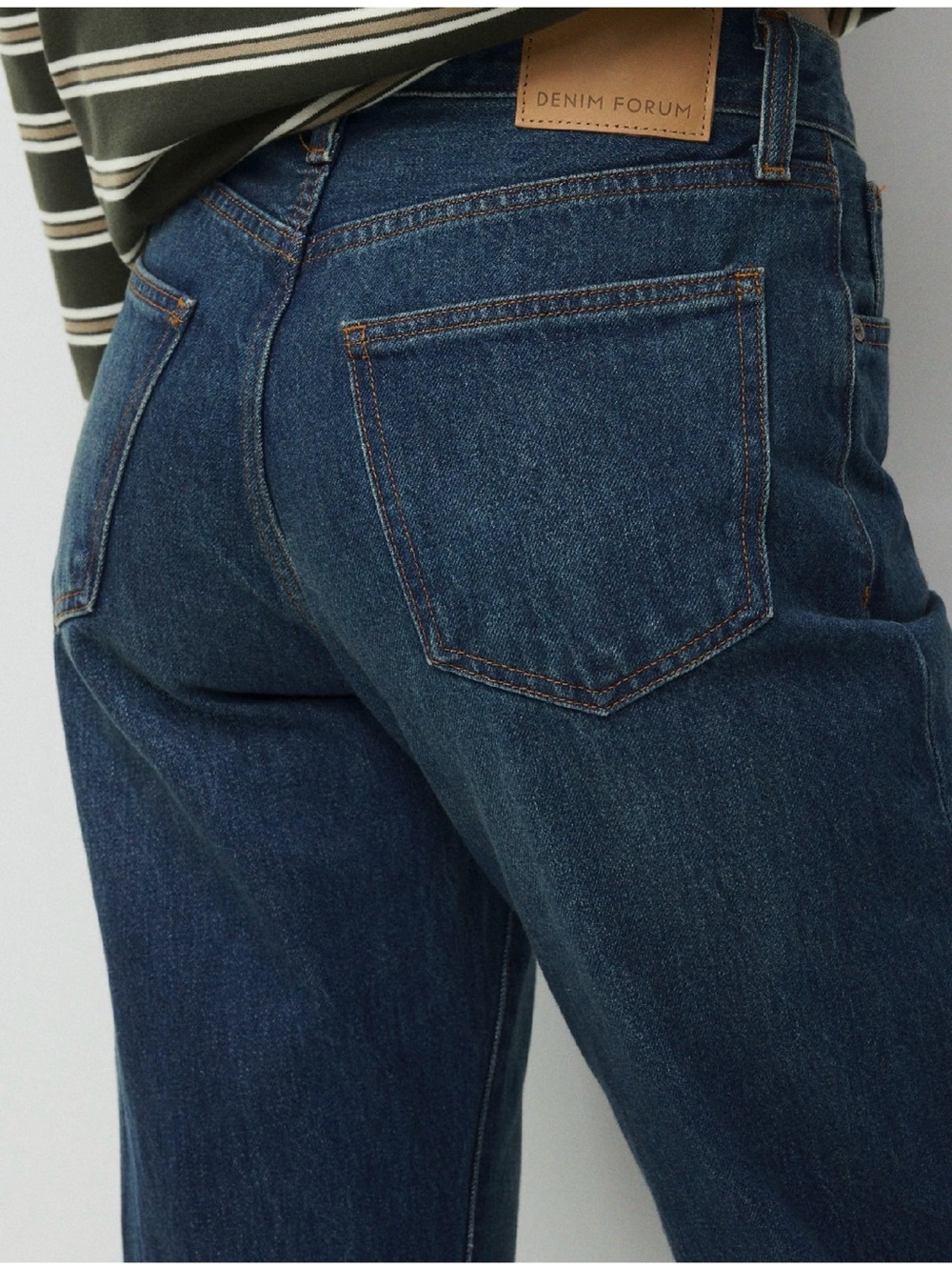 Denim Forum The '90s Marlo Hi-Rise Baggy Jean, size 29 - Picture 5 of 16